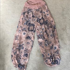 !50% OFF! BEAUTIFUL NEVER WORN CAPRIS
